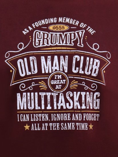 D555 Baldwin Grumpy Old Man Club Print Crew Neck T-shirt Burgundy/ Black Twist - Kratke Majice - Moške kratke majice za močnejše postave