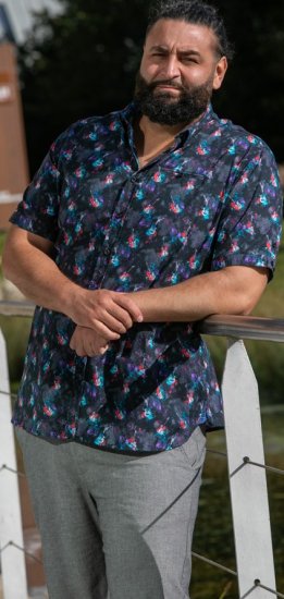 D555 Farnborough Short Sleeve Guitar AOP Shirt With Hidden Button Down Black - Srajce - Moške srajce za Močnejše Postave