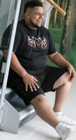 D555 Leamington Tiger Eyes Printed Crew Neck T-shirt Black - Kratke Majice - Moške kratke majice za močnejše postave