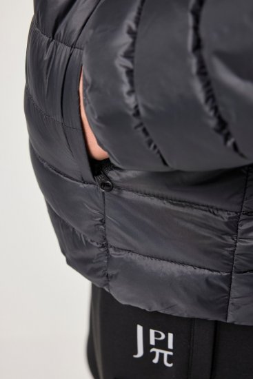 JAY-PI Lightly Quilted Jacket with a Hoodie Black - Jakne - Moške bunde za Močnejše Postave