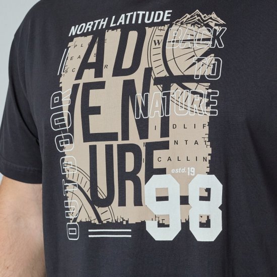 North Latitude Adventure 98 Graphic Tee Črna - Kratke Majice - Moške kratke majice za močnejše postave