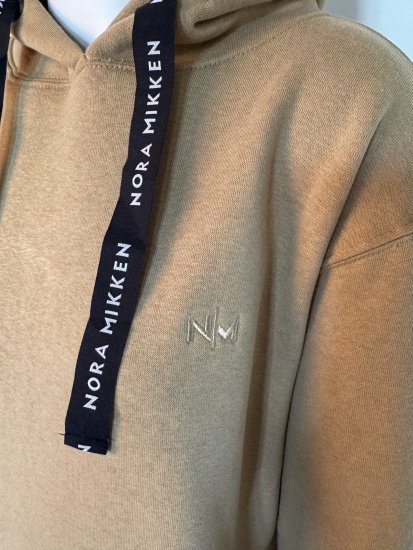 Nora Mikken KRISTINA Long Hoodie Camel - Puloverji & jopice - 