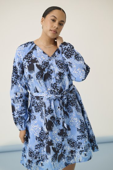Kaffe Curve Aliana Dress Blue Flower Animal - Midi obleke - 