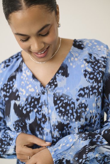 Kaffe Curve Aliana Dress Blue Flower Animal - Midi obleke - 