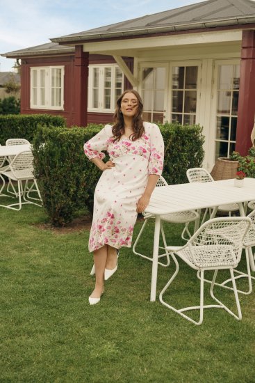 Kaffe Curve Rosa Midi Dress White Rose Border Flower - Obleke - Obleke za vse velikosti