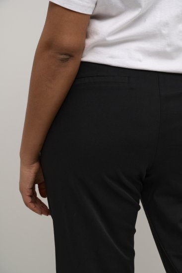 Kaffe Curve Leana Chino Hlače 7/8 Globoko Črna - Kavbojke & Hlače v Velikih Številkah – Plus Size - 