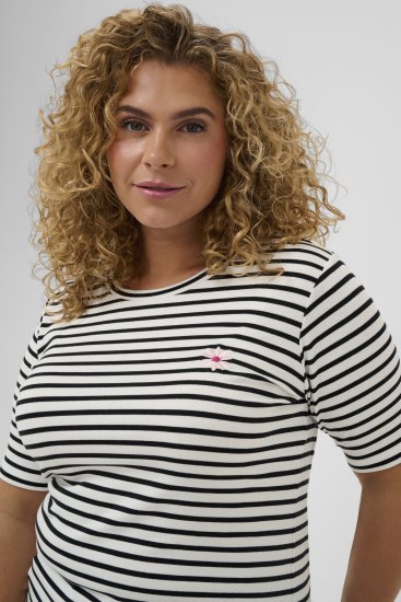 Kaffe Curve Lia Flower T-Shirt Chalk/Deep Black - Majice - 