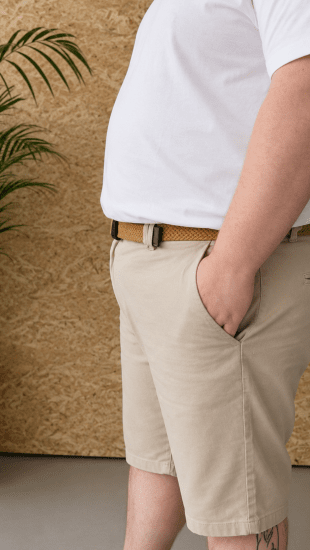 Kam Jeans 3402 Belted Dobby Weave Stretch Chino Shorts Beige - Kratke hlače - Moške Kratke Hlače za Močnejše Postave